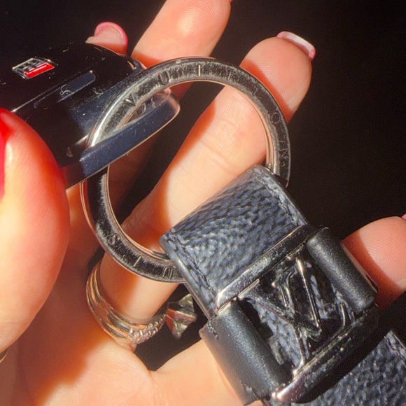 Louis Vuitton Black Leather LV Ring Key Holder - Picture 7 of 8
